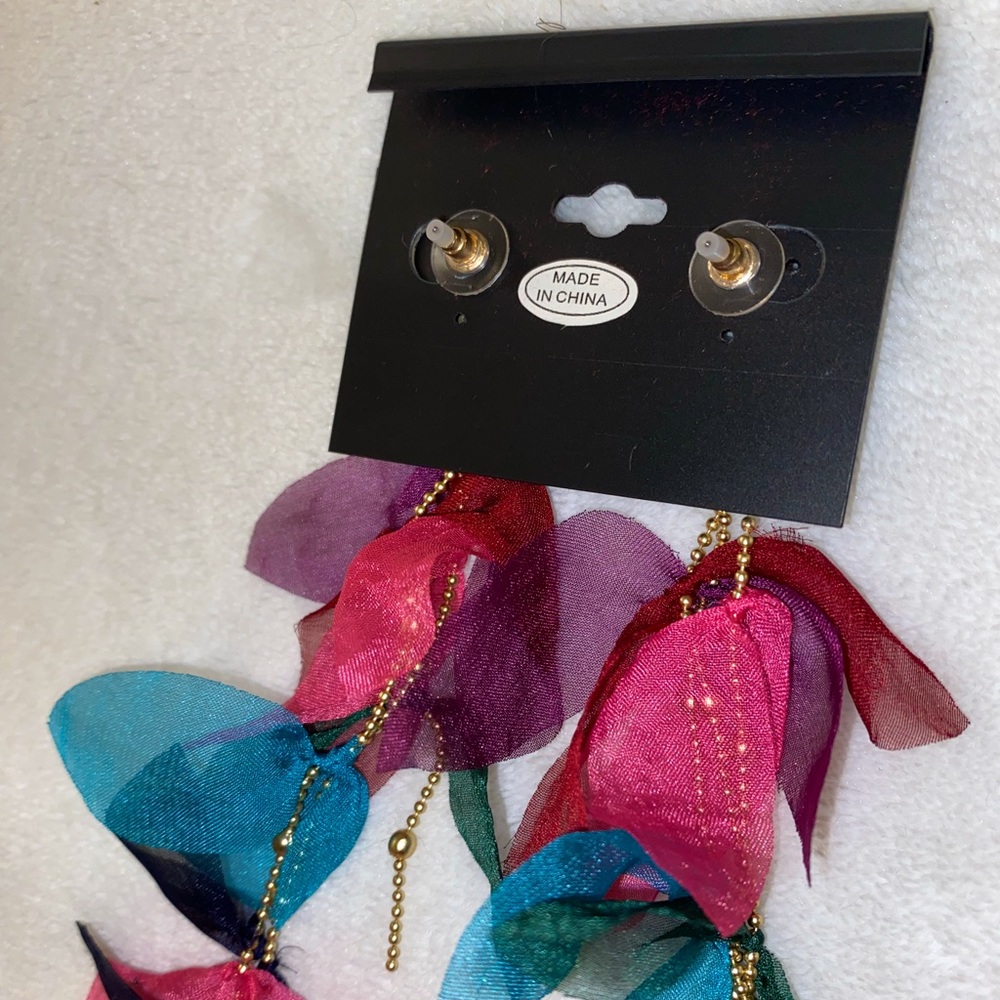 nOir dangly earrings - Picture 2 of 2